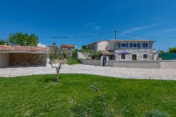 2-Bedroom House in Pićan for Up to 6 Guests