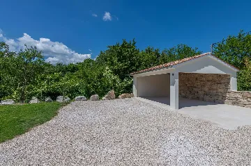 2-Bedroom House in Pićan for Up to 6 Guests