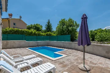 2-Bedroom House in Pićan for Up to 6 Guests