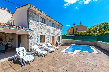 2-Bedroom House in Pićan for Up to 6 Guests