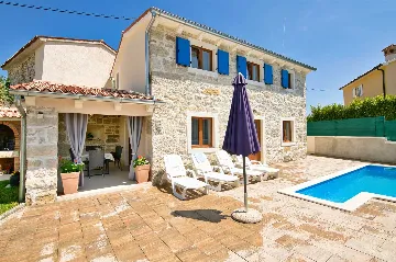 2-Bedroom House in Pićan for Up to 6 Guests