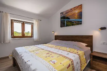 2-Bedroom House in Pićan for Up to 6 Guests