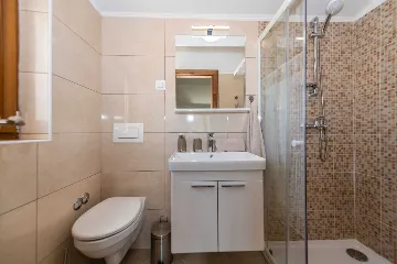 2-Bedroom House in Pićan for Up to 6 Guests