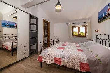 2-Bedroom House in Pićan for Up to 6 Guests