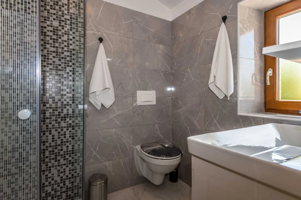 2-Bedroom House in Pićan for Up to 6 Guests