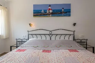 2-Bedroom House in Pićan for Up to 6 Guests