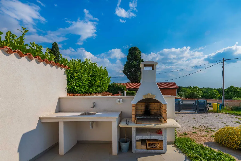 3-Bedroom House with Pool in Butkovići, Croatia