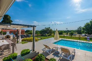 3-Bedroom House with Pool in Butkovići, Croatia