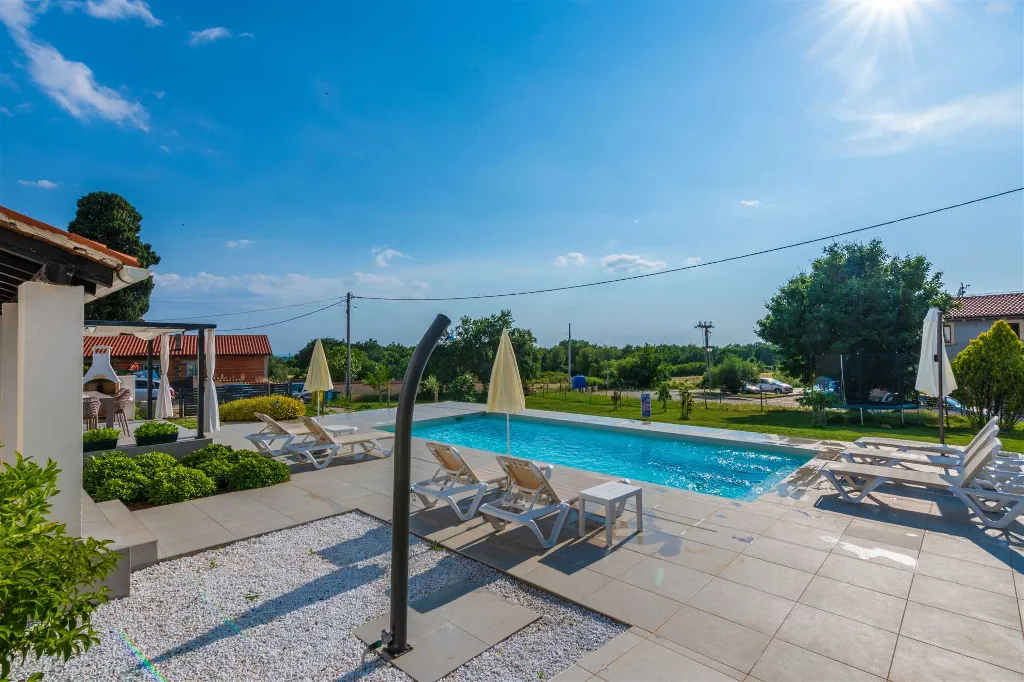 3-Bedroom House with Pool in Butkovići, Croatia