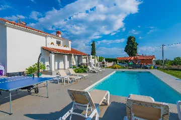 3-Bedroom House with Pool in Butkovići, Croatia