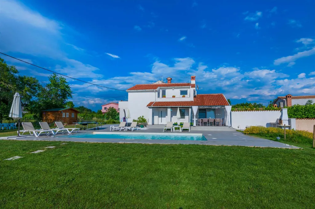 3-Bedroom House with Pool in Butkovići, Croatia