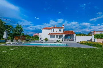 3-Bedroom House with Pool in Butkovići, Croatia