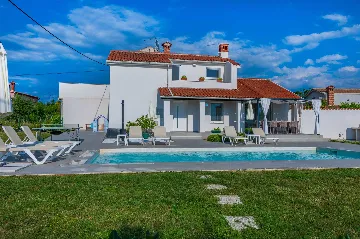 3-Bedroom House with Pool in Butkovići, Croatia