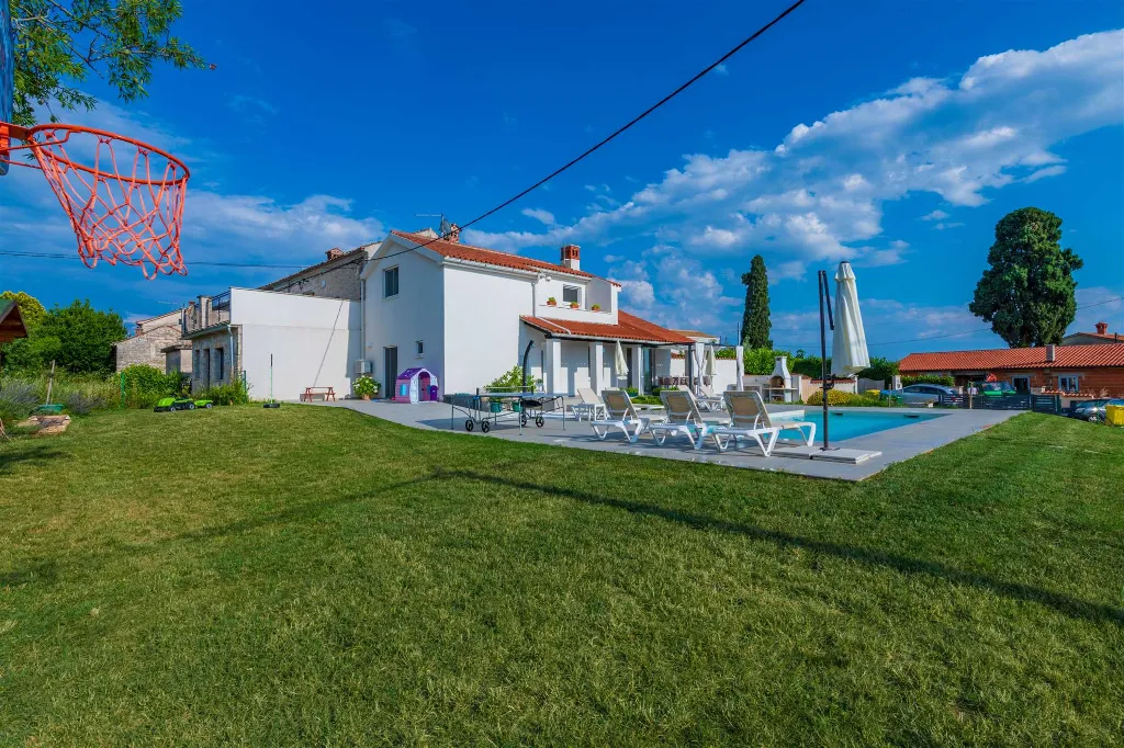 3-Bedroom House with Pool in Butkovići, Croatia
