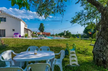 3-Bedroom House with Pool in Butkovići, Croatia