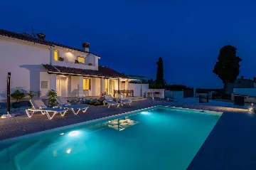 3-Bedroom House with Pool in Butkovići, Croatia