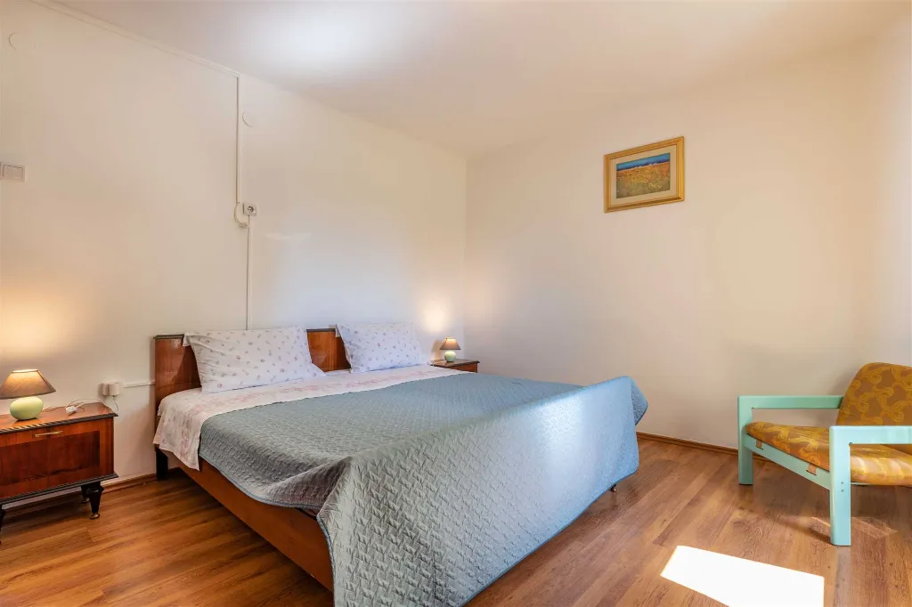 2-Bedroom House with Private Pool in Trget
