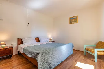 2-Bedroom House with Private Pool in Trget