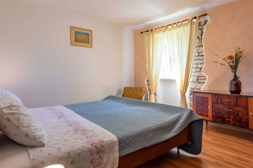 2-Bedroom House with Private Pool in Trget
