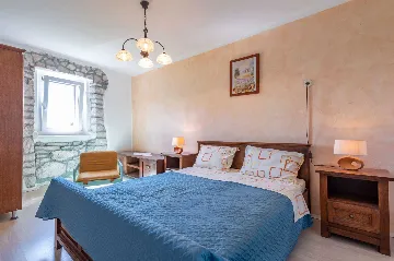 2-Bedroom House with Private Pool in Trget