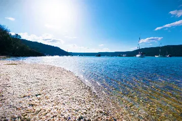 2-Bedroom House with Private Pool in Trget