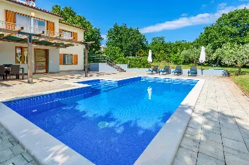 4-Bedroom House in Labin with Private Pool