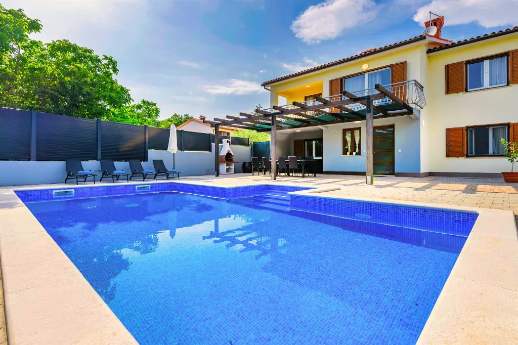 4-Bedroom House in Labin with Private Pool