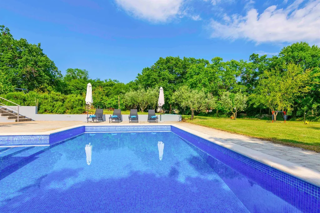 4-Bedroom House in Labin with Private Pool