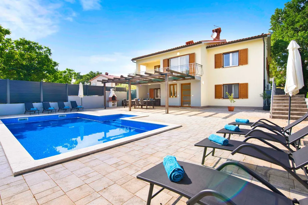 4-Bedroom House in Labin with Private Pool