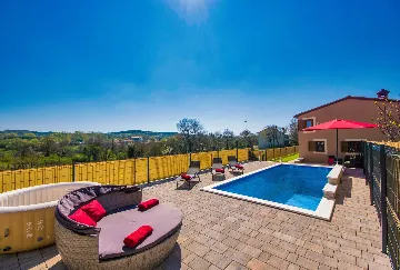 2-Bedroom House with Pool in Karojba