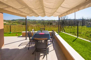 2-Bedroom House with Pool in Karojba