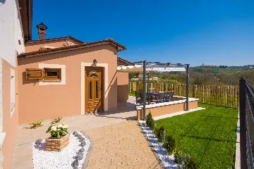 2-Bedroom House with Pool in Karojba