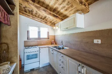 2-Bedroom House with Pool in Karojba