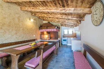 2-Bedroom House with Pool in Karojba