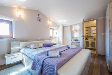 2-Bedroom House with Pool in Karojba