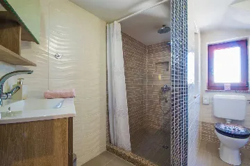 2-Bedroom House with Pool in Karojba