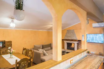 2-Bedroom House with Pool in Karojba