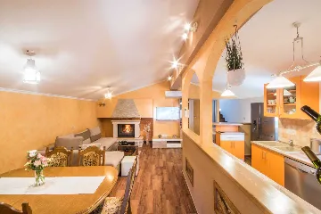 2-Bedroom House with Pool in Karojba