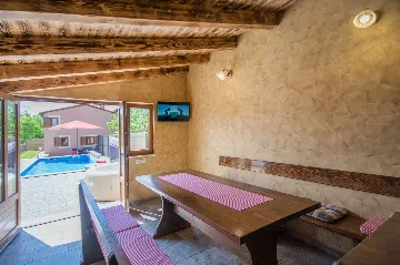 2-Bedroom House with Pool in Karojba