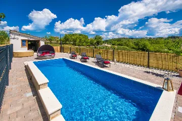 2-Bedroom House with Pool in Karojba