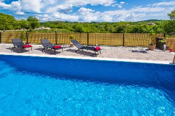 2-Bedroom House with Pool in Karojba