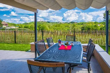 2-Bedroom House with Pool in Karojba