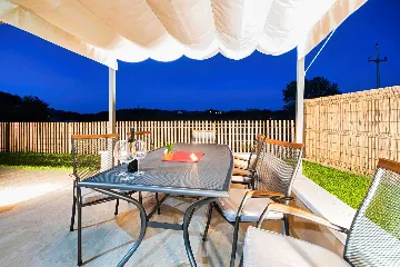 2-Bedroom House with Pool in Karojba