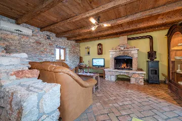 Šišan Istrian Stone House for Up to 5 Guests