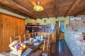 Šišan Istrian Stone House for Up to 5 Guests