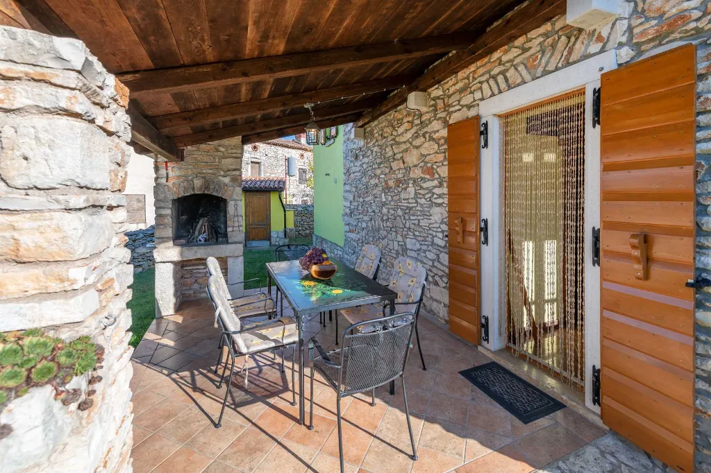Šišan Istrian Stone House for Up to 5 Guests