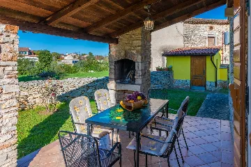 Šišan Istrian Stone House for Up to 5 Guests