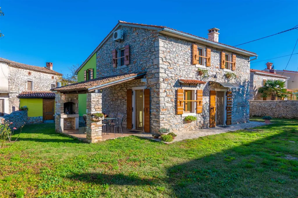 Šišan Istrian Stone House for Up to 5 Guests