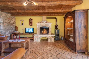 Šišan Istrian Stone House for Up to 5 Guests