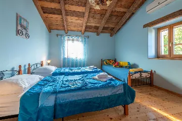 Šišan Istrian Stone House for Up to 5 Guests